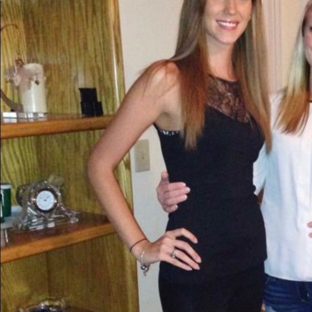 Express Black, slim fitted, sleeveless top